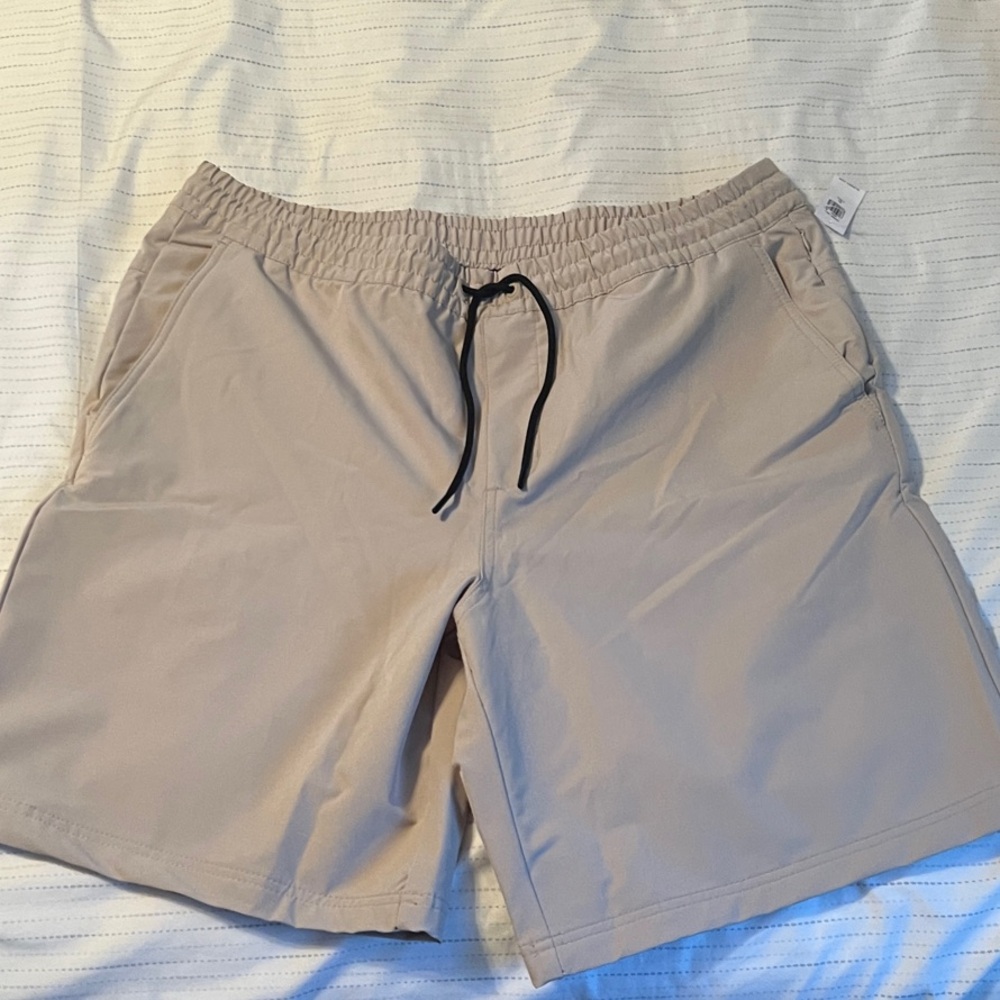 Old Navy Men's Athletic Shorts in Light Beige with Black Drawstring